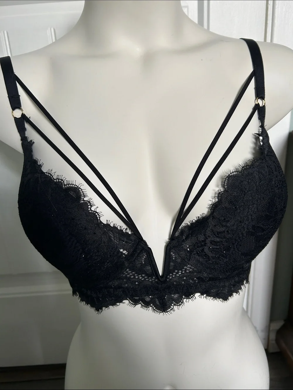 La SENZA Black Lace Strappy V-Plunge Bralette (Size 32DD) - Picture 2 of 5